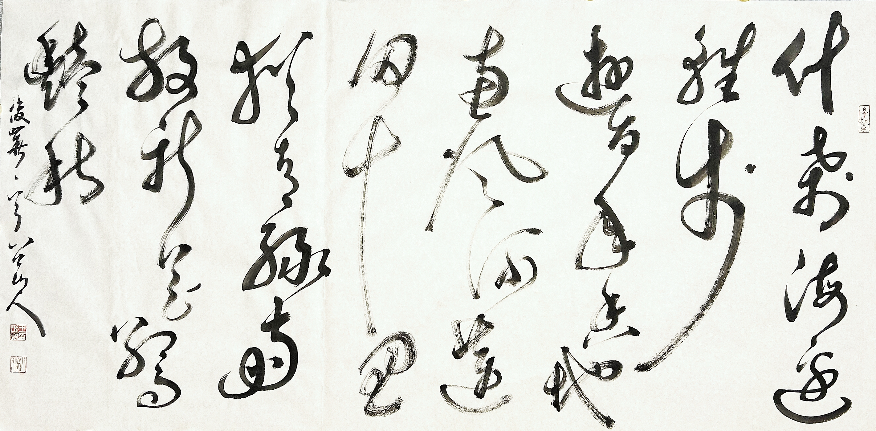 四尺整纸狂草《杨俊华·秋观什刹海》:“什刹海边轻步游,百年香地惠风流。莲田十里犹青绿,时放新花惊艳秋。”
